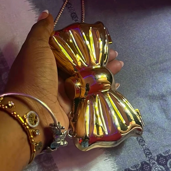 Bow Gold Luxury Clutch - Picture 3 of 12